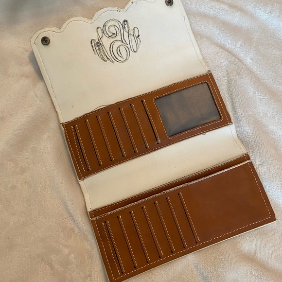 Monogrammed leather wallet - Picture 3 of 4